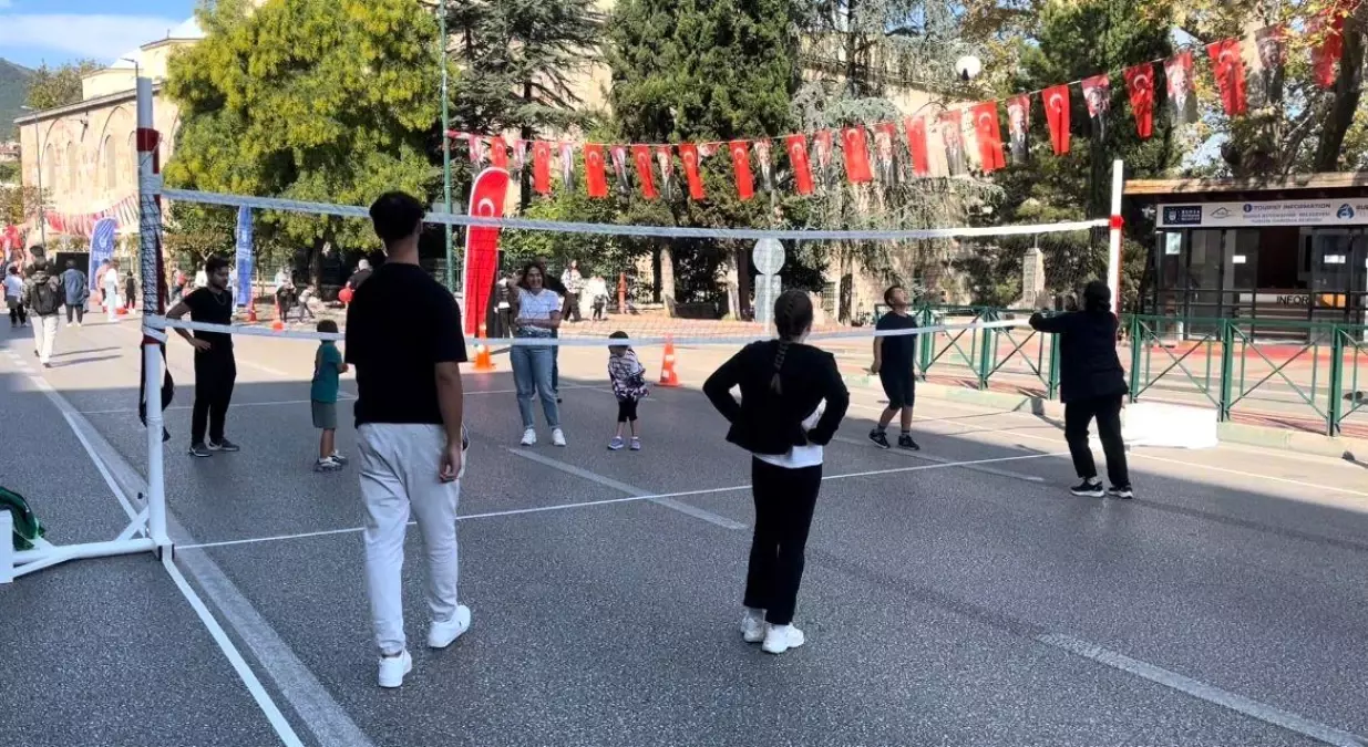 Bursa’da Atatürk Caddesi Çocuklara Özel Alan Oldu
