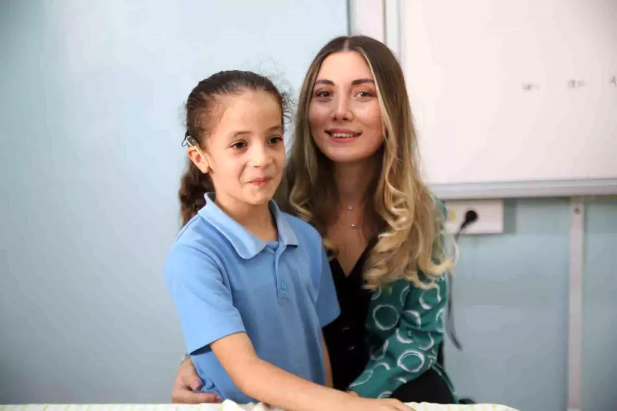 İşitme Engelli Ecrin, İşitme Cihazıyla Başarıya Ulaştı