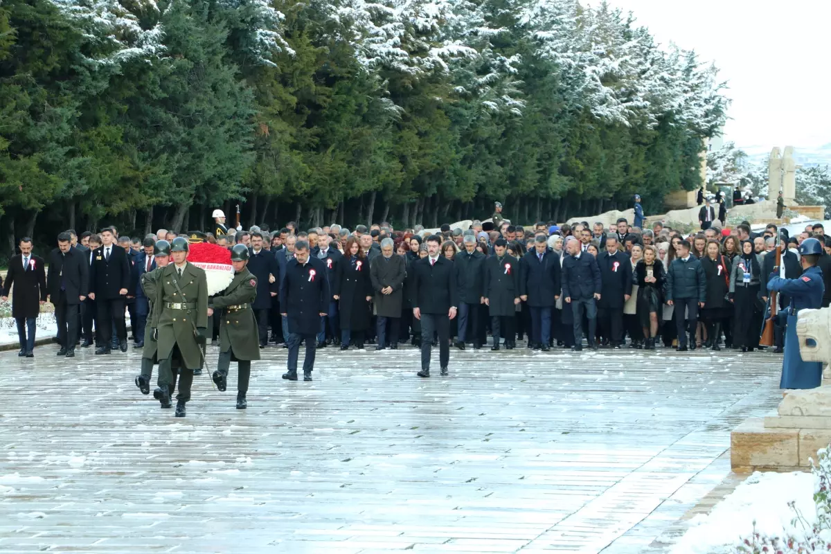 Bakan Tekin, Öğretmenler Günü’nde Anıtkabir’i Ziyaret Etti