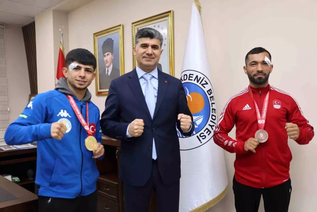 Konya’da Boks Şampiyonası’nda Akdeniz Belediyesi’nden İki Madalya