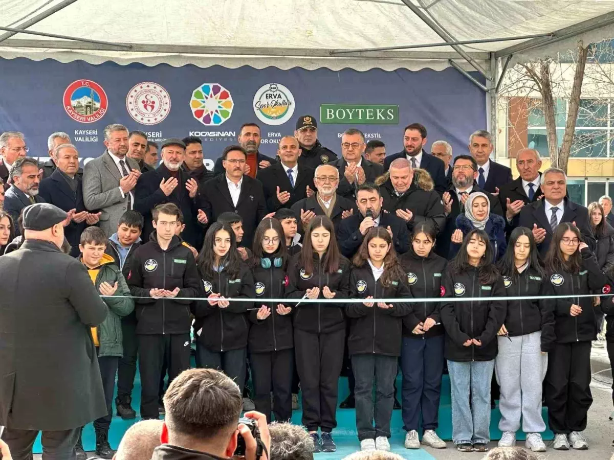 Vali Çiçek: “Gençlerimiz bataklığa sürüklenmesin diye bir polisimizi şehit verdik”