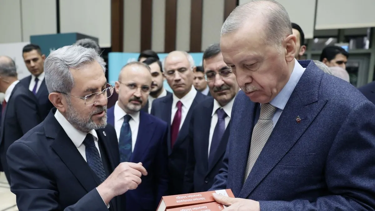 Başkan Erdoğan, Cumhurbaşkanlığı Külliyesi’ndeki kitap fuarını gezdi