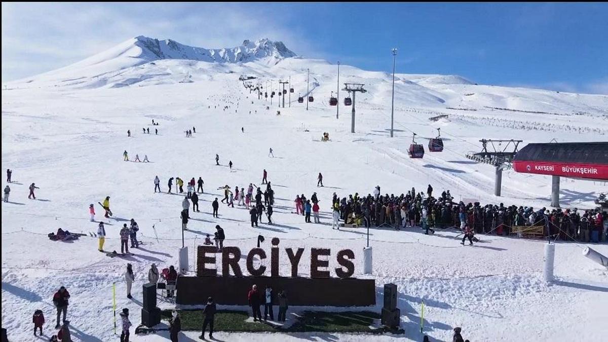 SOĞUK ZEMİNDE SICAK REKABET: Kar Motosikleti Şampiyonası 2. kez Kayseri’de