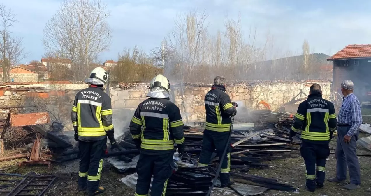 Tavşanlı’da Çıkan Yangın Mahalleli ve İtfaiye Ekipleri Tarafından Söndürüldü
